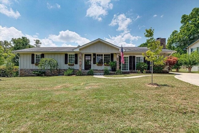 Building Photo - COMPLETELY FURNISHED EXECUTIVE RENTAL- SHOWINGS BY APPOINTMENT ONLY