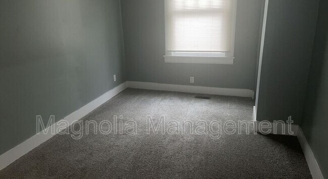 Building Photo - 1307 S Chestnut St