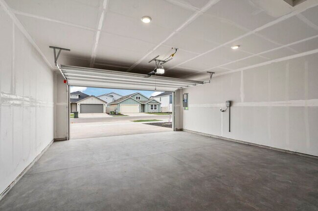 Building Photo - 6743 W Yoke St