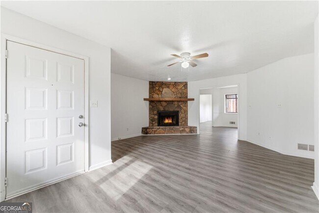 Building Photo - 2130 Fieldstone View Ct SE