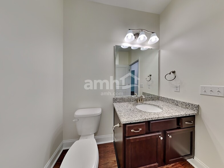 Building Photo - 513 West St