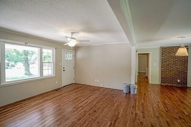 Building Photo - Charming 3BD, 1.5BA Garner Home Near White Oak Crossing