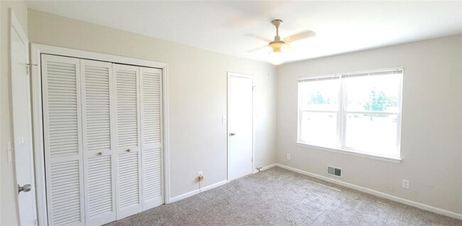 Building Photo - 2866 Manor Ct