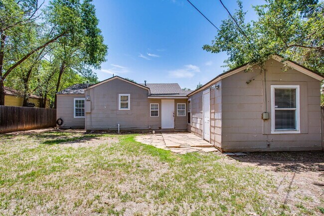 Building Photo - Large 4 bedroom in Tech Terrace ready to c...