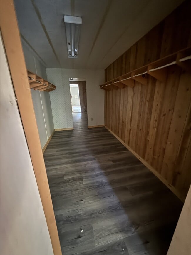 Building Photo - 1688 Red Hl Rd