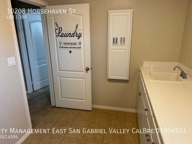 Building Photo - 10208 Horse Haven St