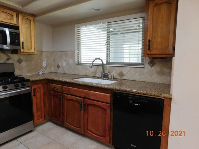 Building Photo - MOVE-IN SPECIAL: ½ OFF FIRST MONTH’S RENT!...