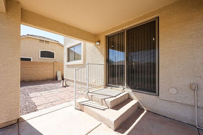 Building Photo - Beautiful 4 Bed 2000+ SFT property in Wind...