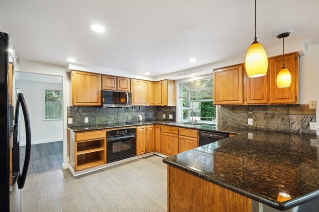 Building Photo - 2119 Duvall Ave NE