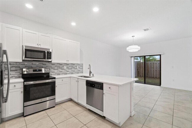 Building Photo - 177 SE 33rd Pl