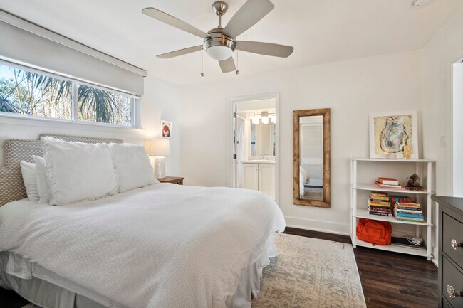 Building Photo - 2833 St Charles Ave