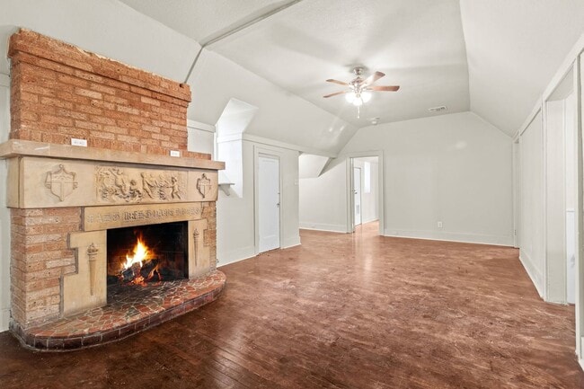 Building Photo - 1618 W Kings Hwy