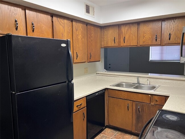 Building Photo - 8048 Sands Point Dr