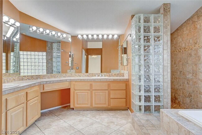 Building Photo - 8401 Desert Quail Dr