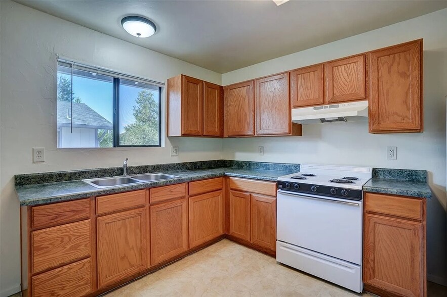 Building Photo - 555 Dameron Dr