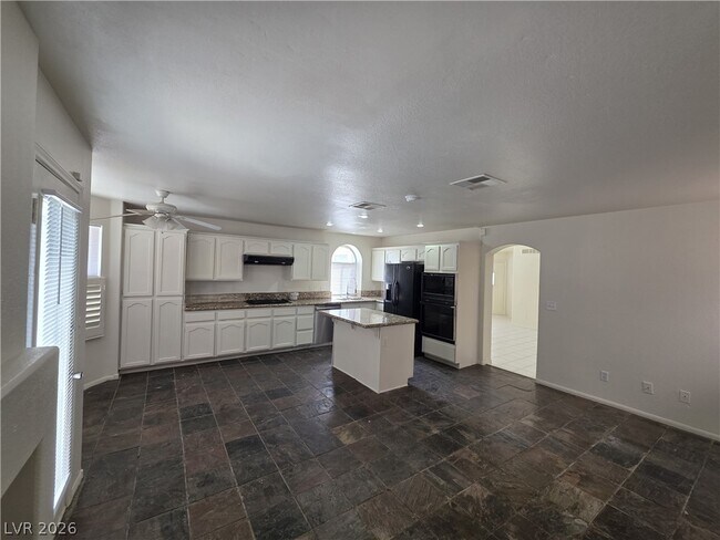 Building Photo - 8008 Dover Shores Ave