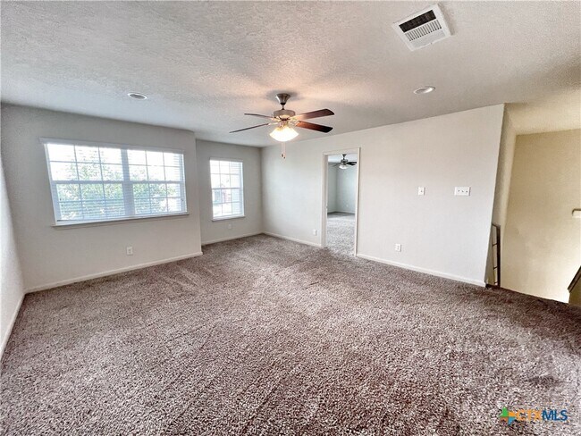 Building Photo - 310 Creekview Way