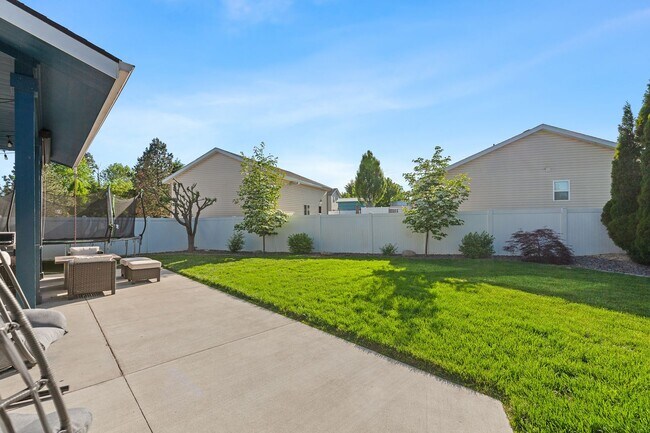 Building Photo - Beautiful, Executive  Home on Cul de Sac i...