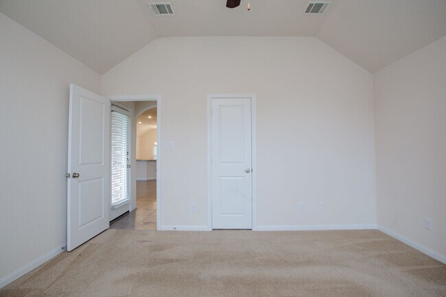 Building Photo - Beautiful One Level 3 BR / 2 BA Home for R...