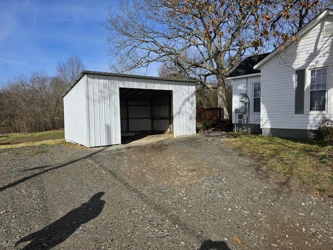 Building Photo - 359 Flat Rock Rd