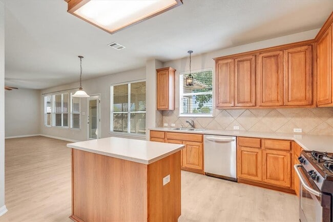 Building Photo - 4029 Lake Edge Way