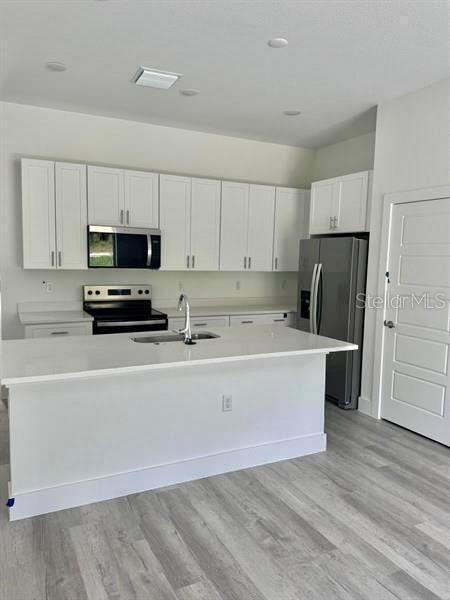 Building Photo - 9298 N Mendoza Way