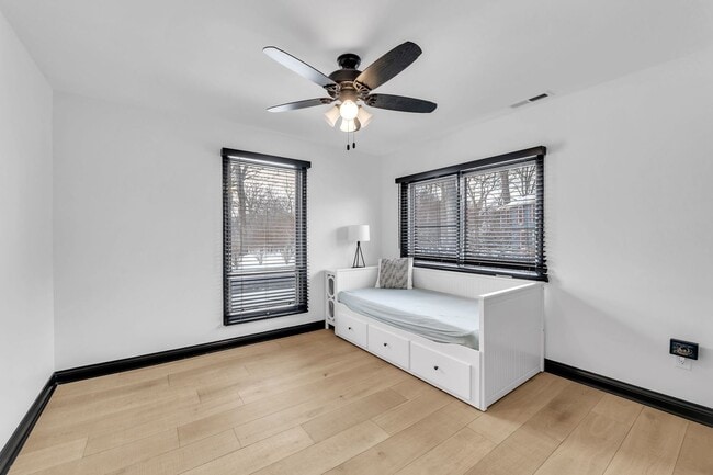 Building Photo - 15160 W Oak Spring Rd