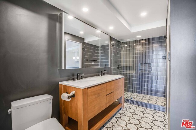 Building Photo - 4265 Marina City Dr