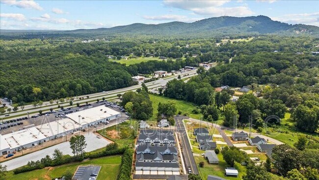 Building Photo - 105 Remount Way