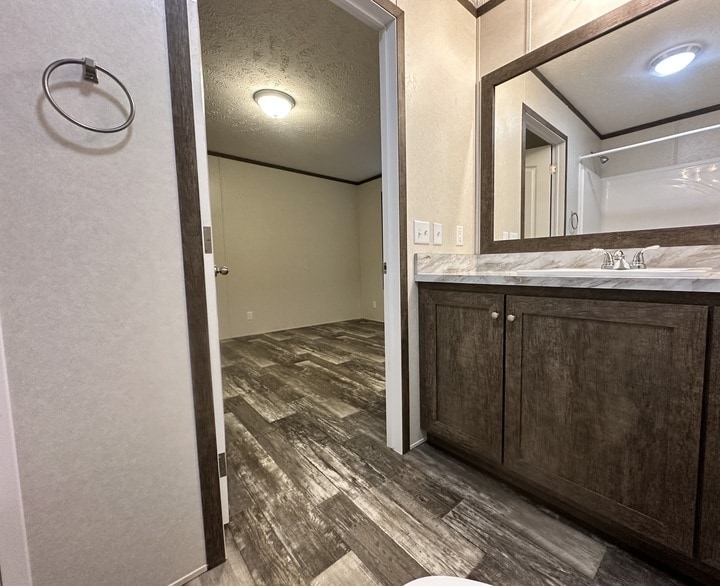 Building Photo - 26 Bing St N