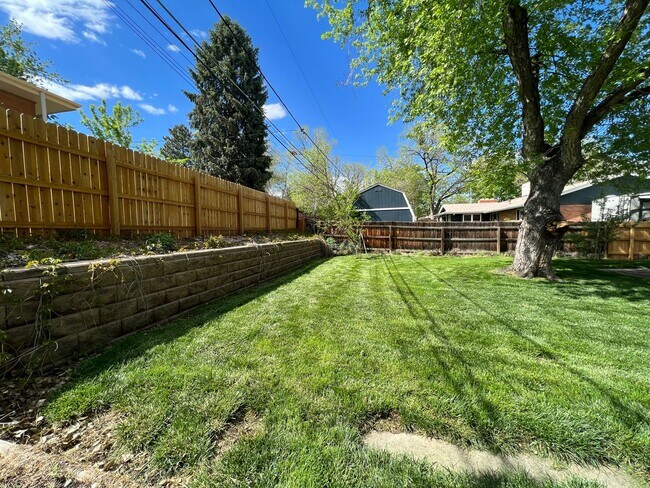 Building Photo - Spacious 3 BD/ 2 BA Home in Arvada, CO- Av...