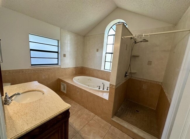 Building Photo - 2713 Kenora Ct