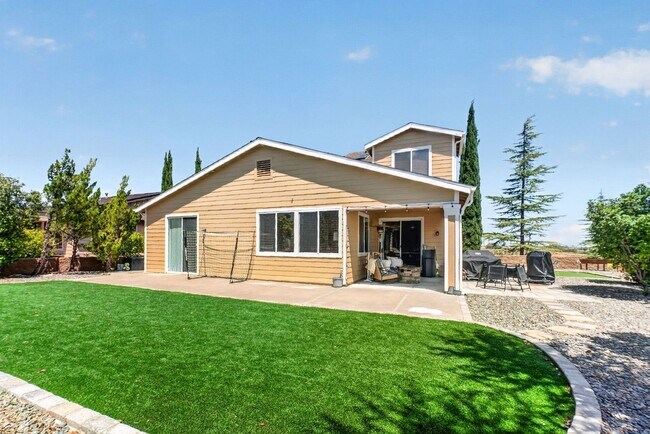 Building Photo - Amazing 5-Bedroom, 2.5-Bath Two Story Home in Stoneridge, PV