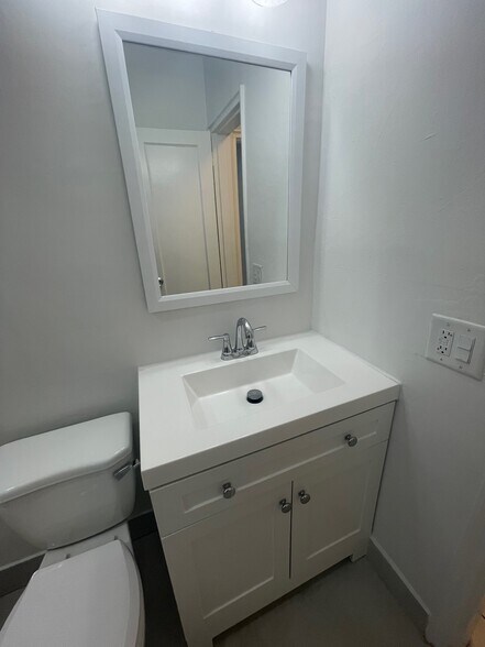 Building Photo - 2510 SW 27th St