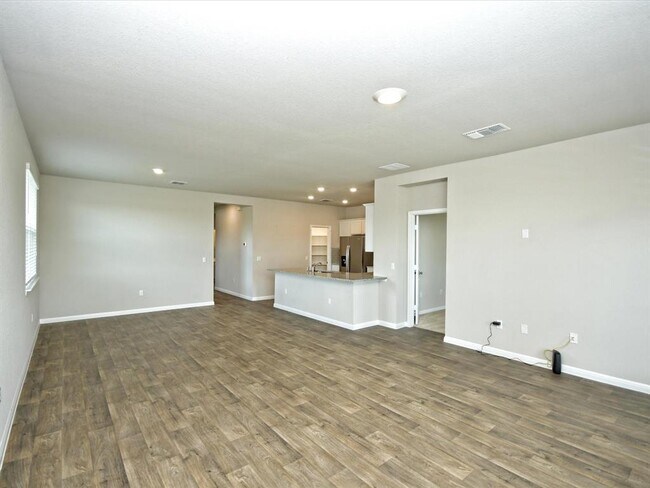 Building Photo - 413 Rainmaker Ln