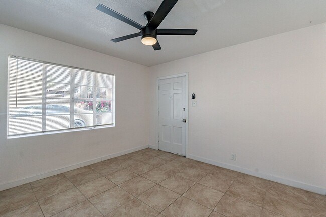Building Photo - 928 W McDowell Rd