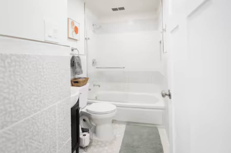 Bathroom - 769 S Denver St
