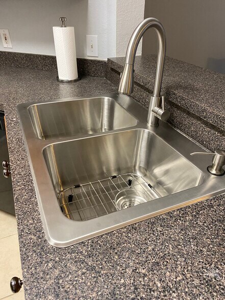 New Sink/Fawcet Close-up - 2279 Portofino Pl