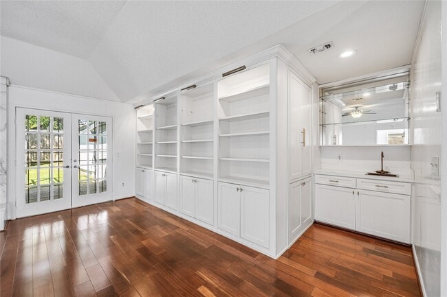 Building Photo - 11906 Pepperdine Ln