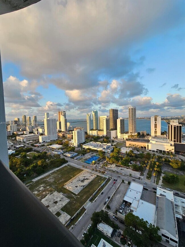 Building Photo - 1600 NE 1st Ave