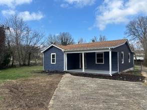 Building Photo - 619 Pinewood Ave