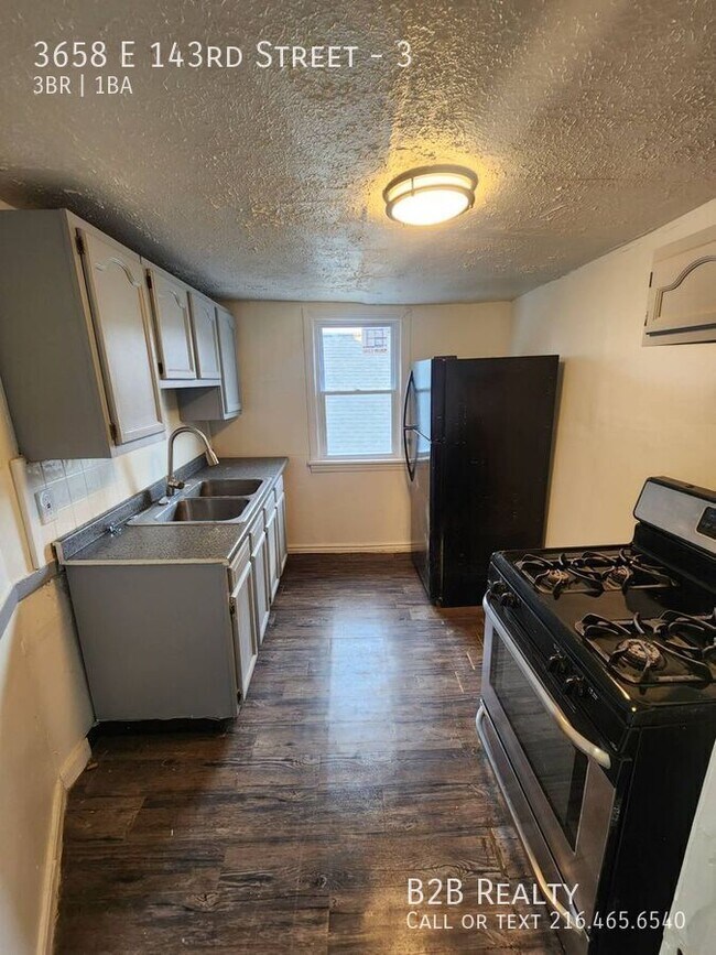 Building Photo - 3658 E 143rd St