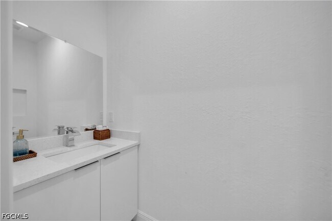Building Photo - 6210 Forest Ct