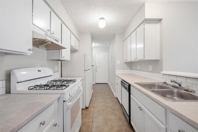 Building Photo - 12901 Chromite St