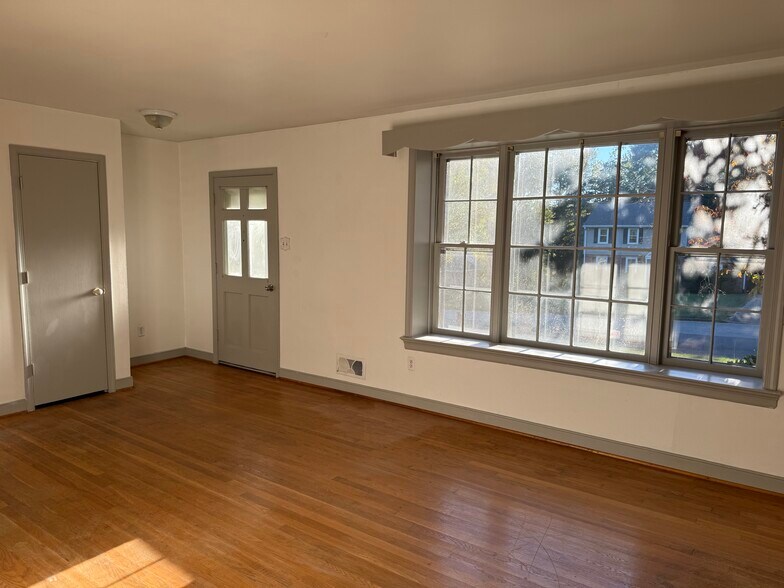 Building Photo - 1507 Westshire Ln