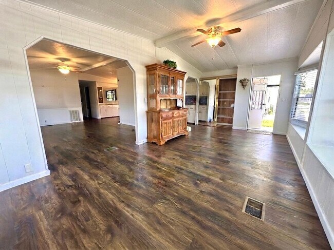 Building Photo - 2140 Pebble Beach Blvd