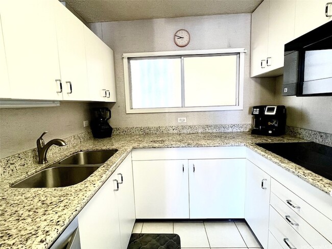 Building Photo - 469 Ena Rd