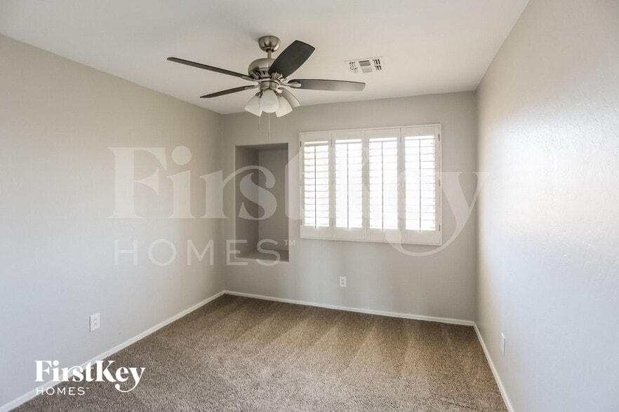 Building Photo - 15874 W Mohave St