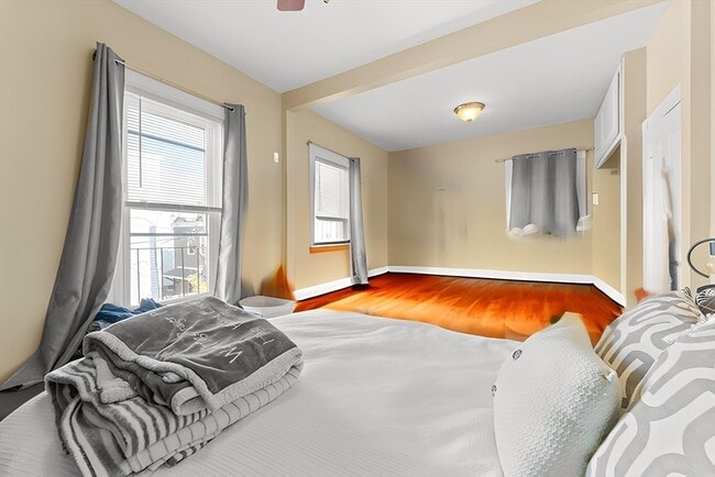 Building Photo - 470 E 6th St