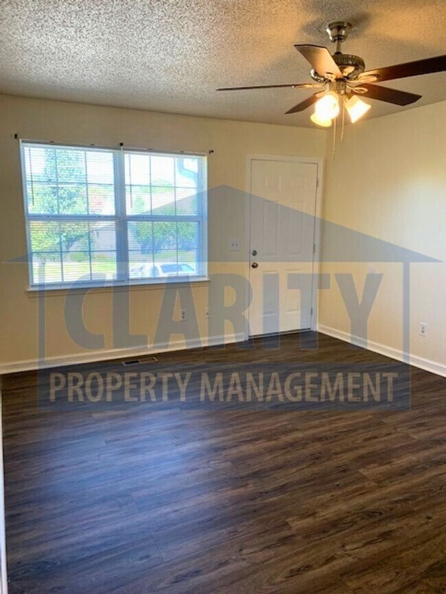 Building Photo - **766/768 Urbane Road NE